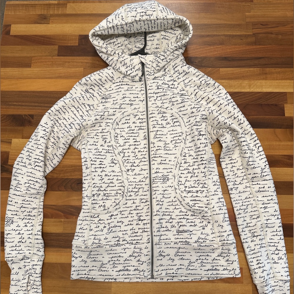 Lululemon Scuba II Rare Ghost black/Off white Manifesto Script